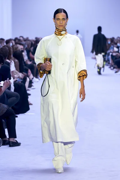 Look 14